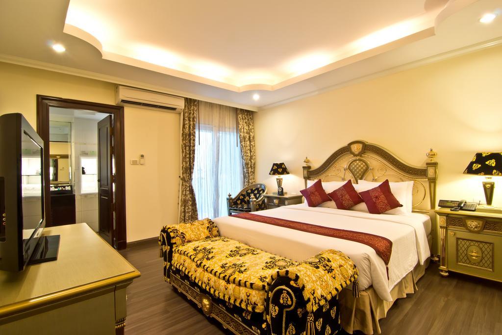 Angebot - Versace Suite