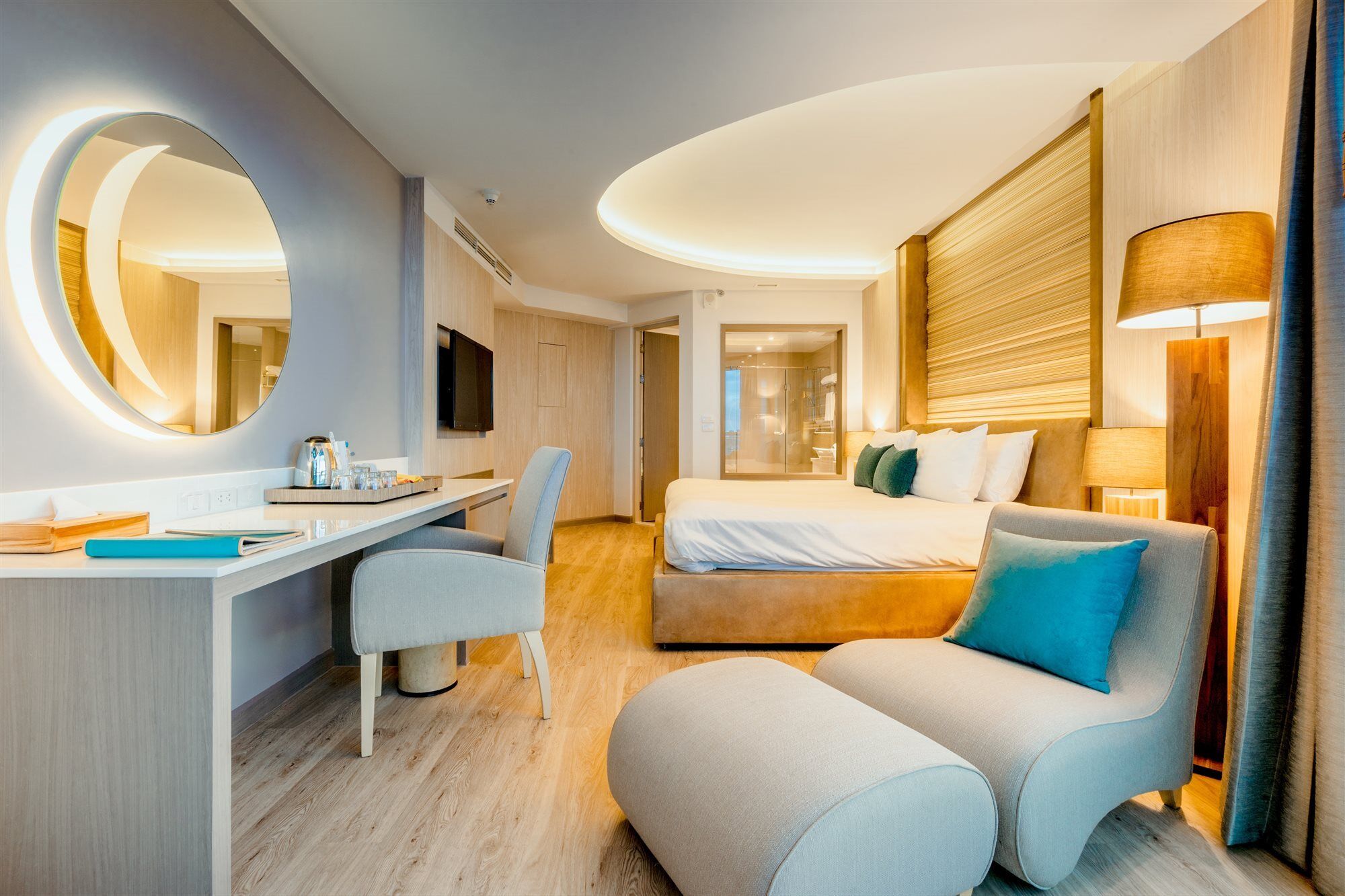 Deluxe Eckzimmer mit Kingsize-Bett und Meerblick